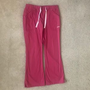 Iguana med scrub pants